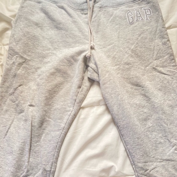 Gray Gap sweatpants - Picture 2 of 3
